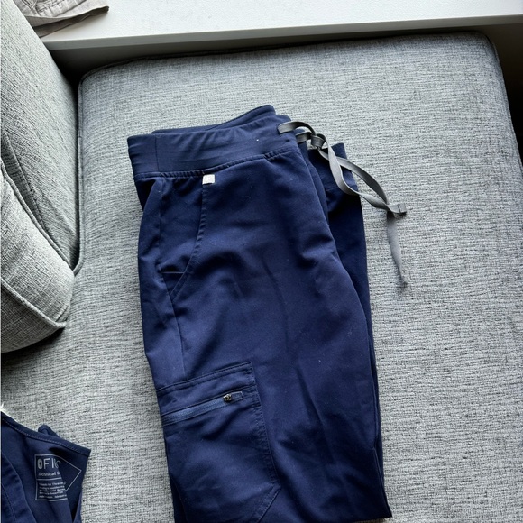 Figs navy blue jogger set - Picture 4 of 7
